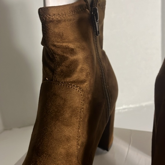 Nine West size 7.5 like New closet, clean out sale. - Picture 10 of 12